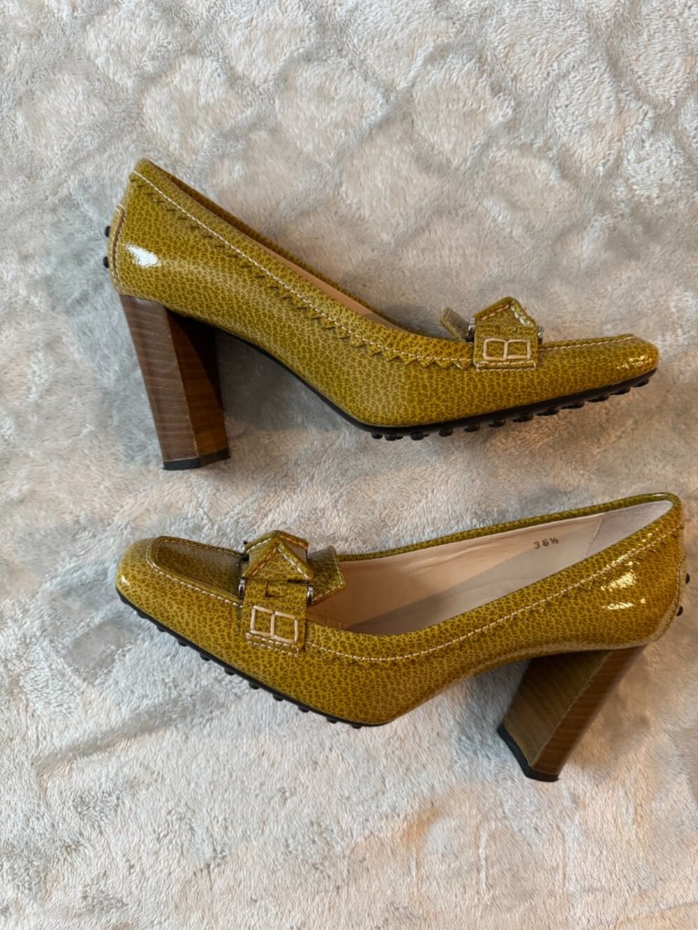 TOD'S Chartreuse Green Patent Leather Heeled Loafer Pumps Size 6.5